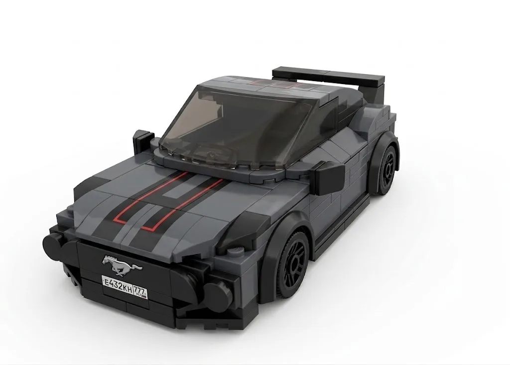 Модель серого Ford Mustang из конструктора BrickMe, собранная по присланной фотографии